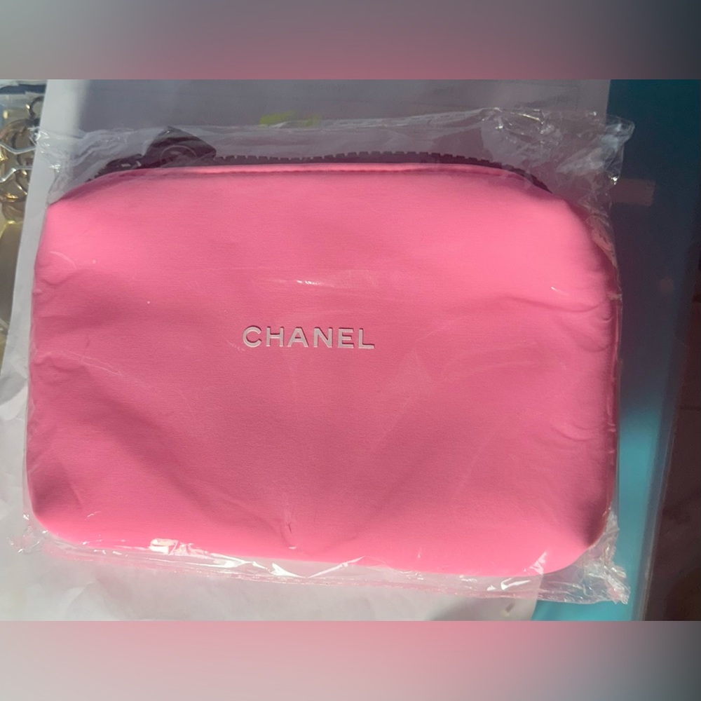 CHANEL Rare Vibrant Pink Makeup Cosmetic Bag NWB